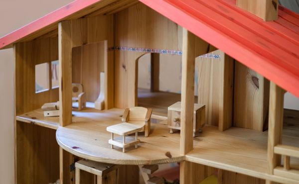 Doll House Assembly in American Fork